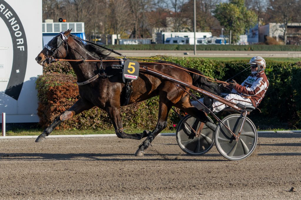 Kesio mit Thorsten Tietz gewinnt den Mitglieder-Pokal des VDT 24