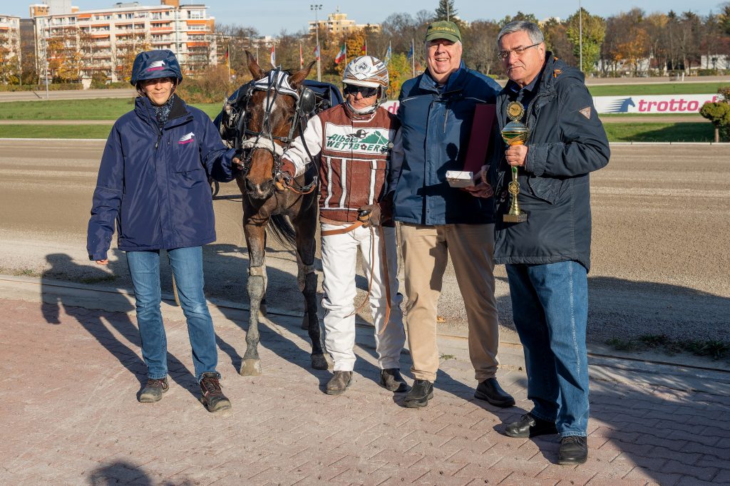 Siegerehrung: Kesio mit Thorsten Tietz gewinnt den Mitgliederpokal des VDT 24