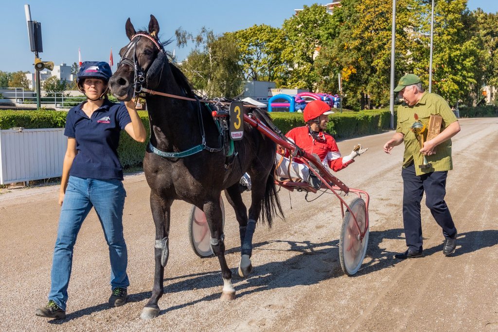 Siegerehrung: Othello PS mit Victor Gentz gewinnt den Herbst-Pokal des VDT 24