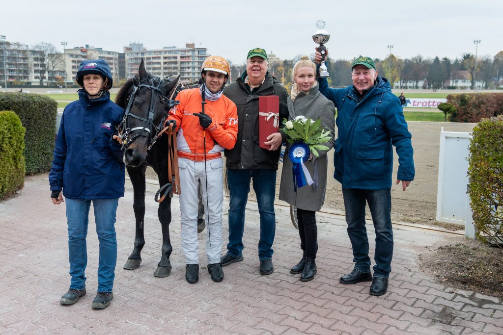 Siegerehrung: Uletto mit Tom Karten gewinnt den Amateur-Pokal des VDT.